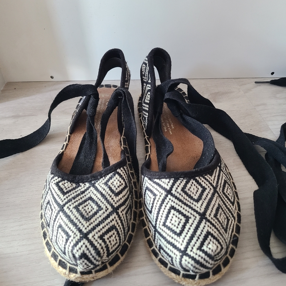 Toms closed toe sandles